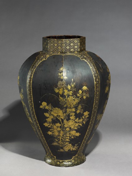 Octagonal jar with flowersoblique