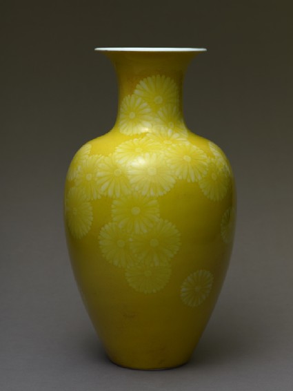 Baluster vase with stylized chrysanthemumsside