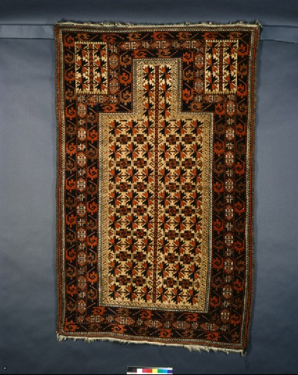 Baluchi prayer rug with geometric shapesfront