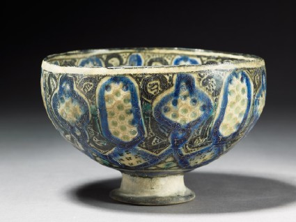 Cup with panelsside