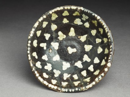 Bowl with dotted decorationtop