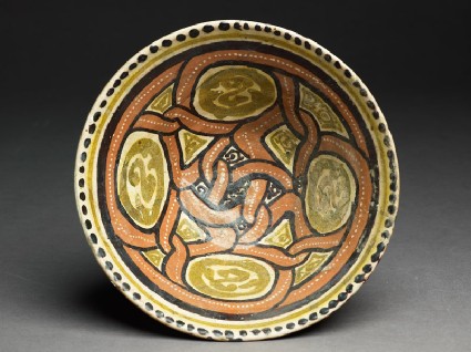 Bowl with interlacing medallionstop