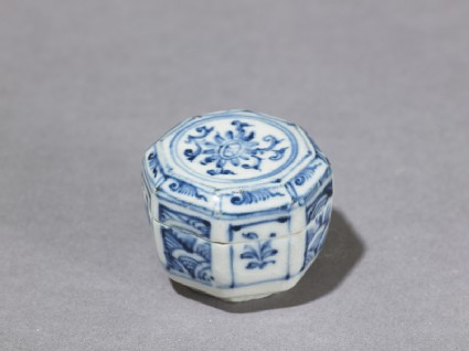 Octagonal lidded boxoblique