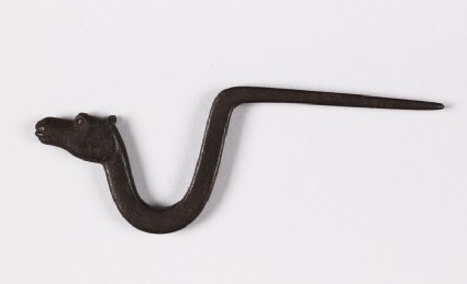 Wall-bracket with camel headside