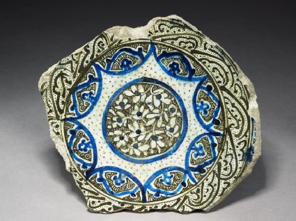 Base fragment of a bowl with flowerstop