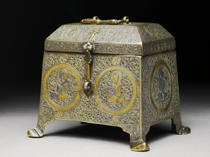 Casket with figural decorationside