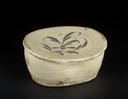 Cizhou ware pillow with leaf decorationoblique