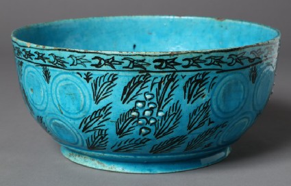 Bowl with leaf decorationfront