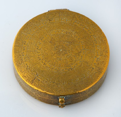 Compass with incised decorationfront