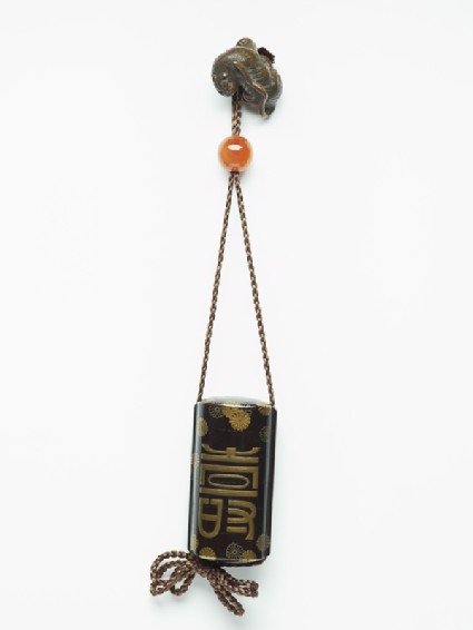 Inrō attached to a tiger-shaped netsuke and an ojimefront