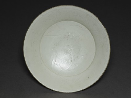 White ware dish with lotus decorationtop