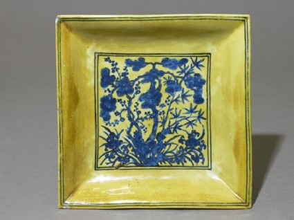 Square dish with flowerstop