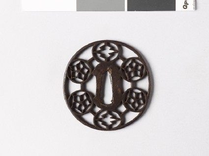 Tsuba with tessen, or clematis, and matsukawa-bishi, or overlapping lozengesfront