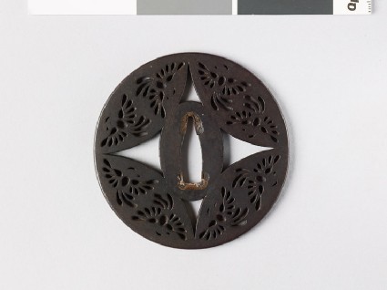 Round tsuba with flying phoenixesfront