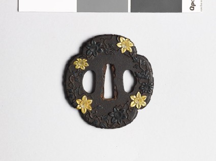 Mokkō-shaped tsuba with trails of clematisfront