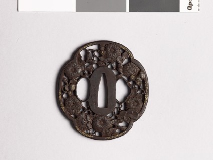 Mokkō-shaped tsuba with chrysanthemumsfront