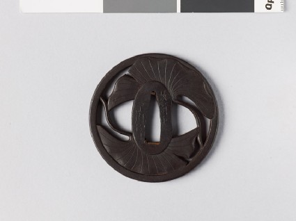 Round tsuba with gingko leavesfront