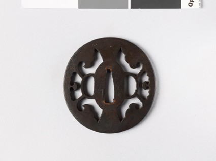 Tsuba with tripartite cusp designfront