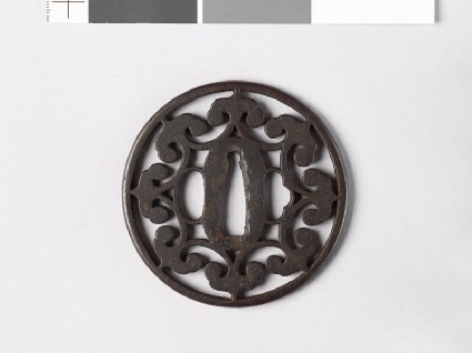 Round tsuba with floriated cuspsfront