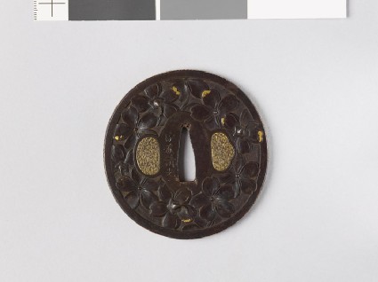 Tsuba with cherry blossomsfront