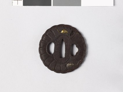 Lobed tsuba in the form of a rice bale with two ratsfront