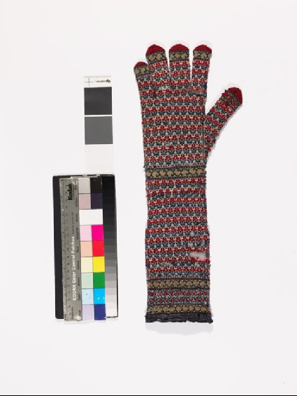 Long knitted gloveside