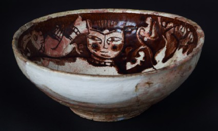 Bowl with lions and birdsfront