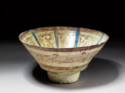 Bowl with lustre decorationoblique