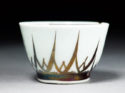 Cup with lustre decorationside
