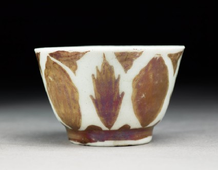 Cup with lustre decorationside