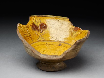 Fragment of a bowl with fleurs-de-lysoblique