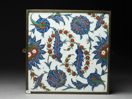 Tile with serrated leaves and flowerstop