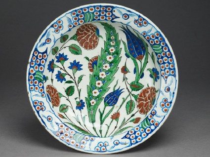 Dish with leaf and flowerstop
