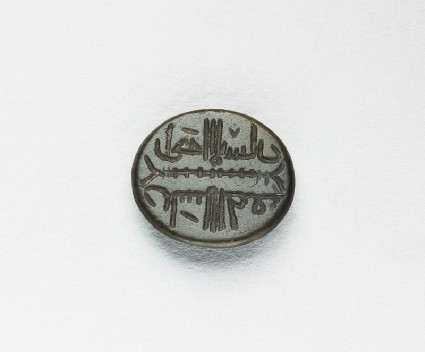 Oval bezel seal with kufic inscription and plait decorationfront