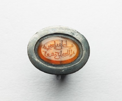 Oval seal ring with naskhi inscriptionfront