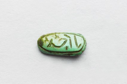 Oval cabochon amulet with inscription in cursive script and branch decorationfront