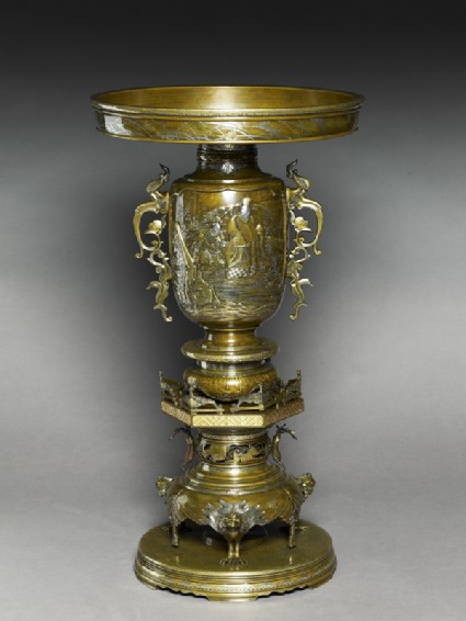 Vase with scenes of a courtier and two attendantsoblique