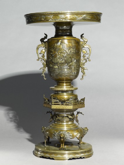 Vase with scenes of a courtier on a horseside