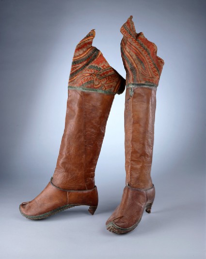 Pair of riding bootsoblique