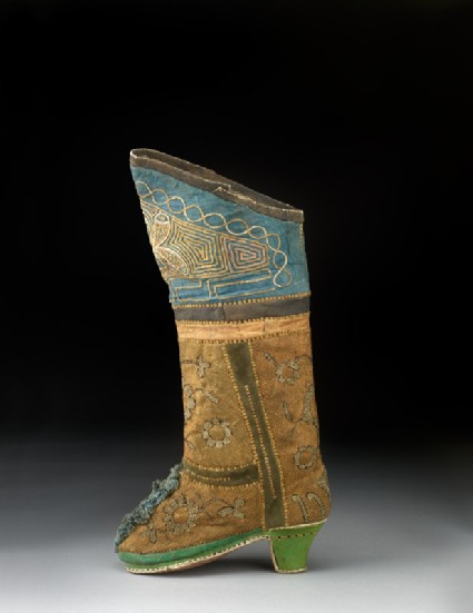 Boot with flowersside