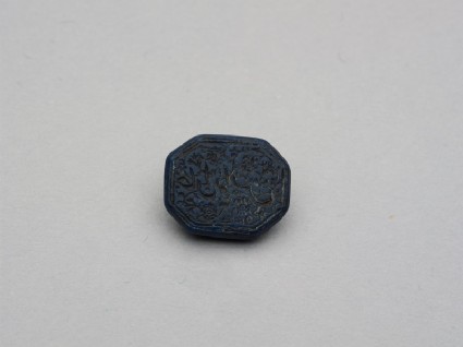 Octagonal bezel seal with nasta‘liq inscription and floral decorationfront