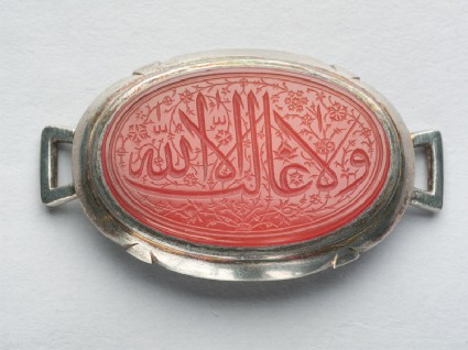 Oval bezel amulet with thuluth inscription, possibly from a braceletfront