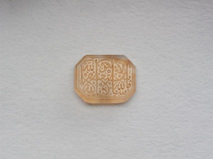 Octagonal bezel amulet with thuluth inscription and linear decorationfront