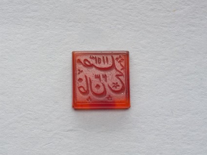 Square bezel seal with nasta‘liq inscription and floral decorationfront