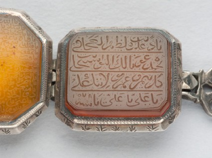 Octagonal bezel amulet from a bracelet, with thuluth inscriptionfront