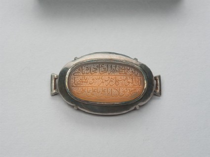 Oval bezel amulet from a bracelet, with thuluth inscriptionfront