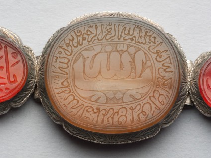 Oval bezel amulet from a bracelet, with thuluth inscriptionfront