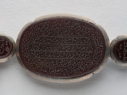 Oval bezel amulet from a bracelet, inscribed with the Throne versefront