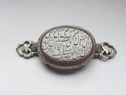 Oval bezel amulet from a bracelet, with nasta’liq inscriptionfront