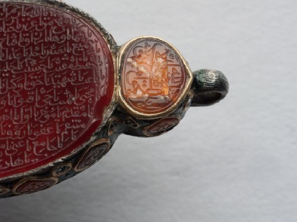 Heart-shaped bezel amulet from a bracelet, with naskhi inscriptionfront